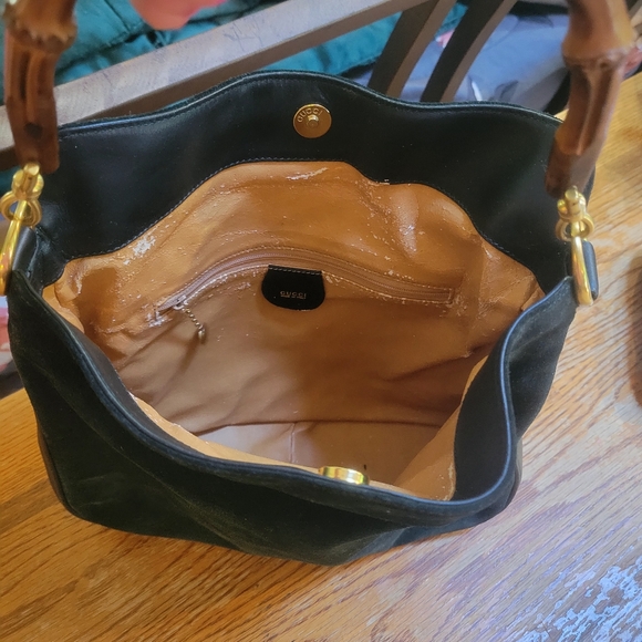 A vintage dark green suede Gucci handle bag! - Picture 3 of 6
